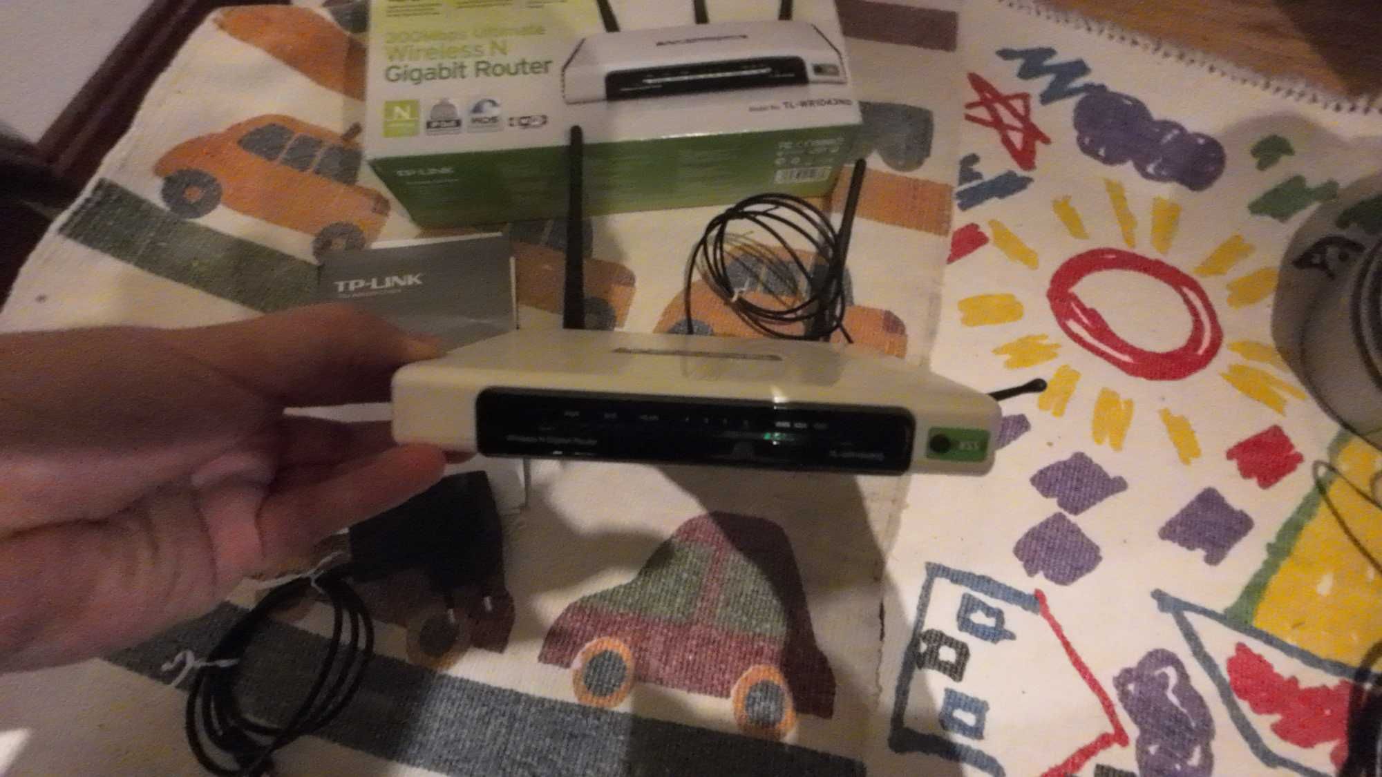 Router / Repetidor Wireless TP-Link 300Mbps (TL-WR1043ND)