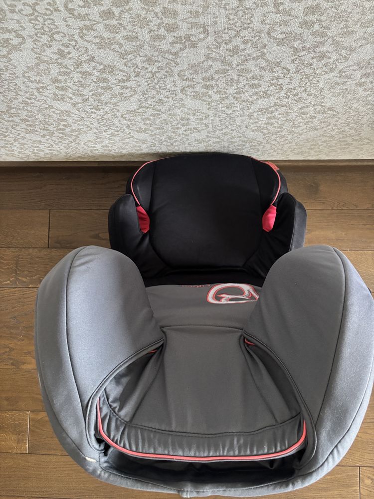 Автокрісло Cybex Pallas 2-Fix 9-36 кг дитини, з 9 місяців до 12 років