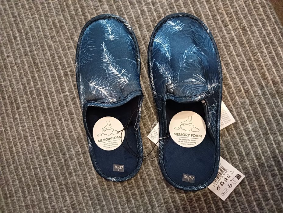 Nowa kapcie damskie w piórka 36/37