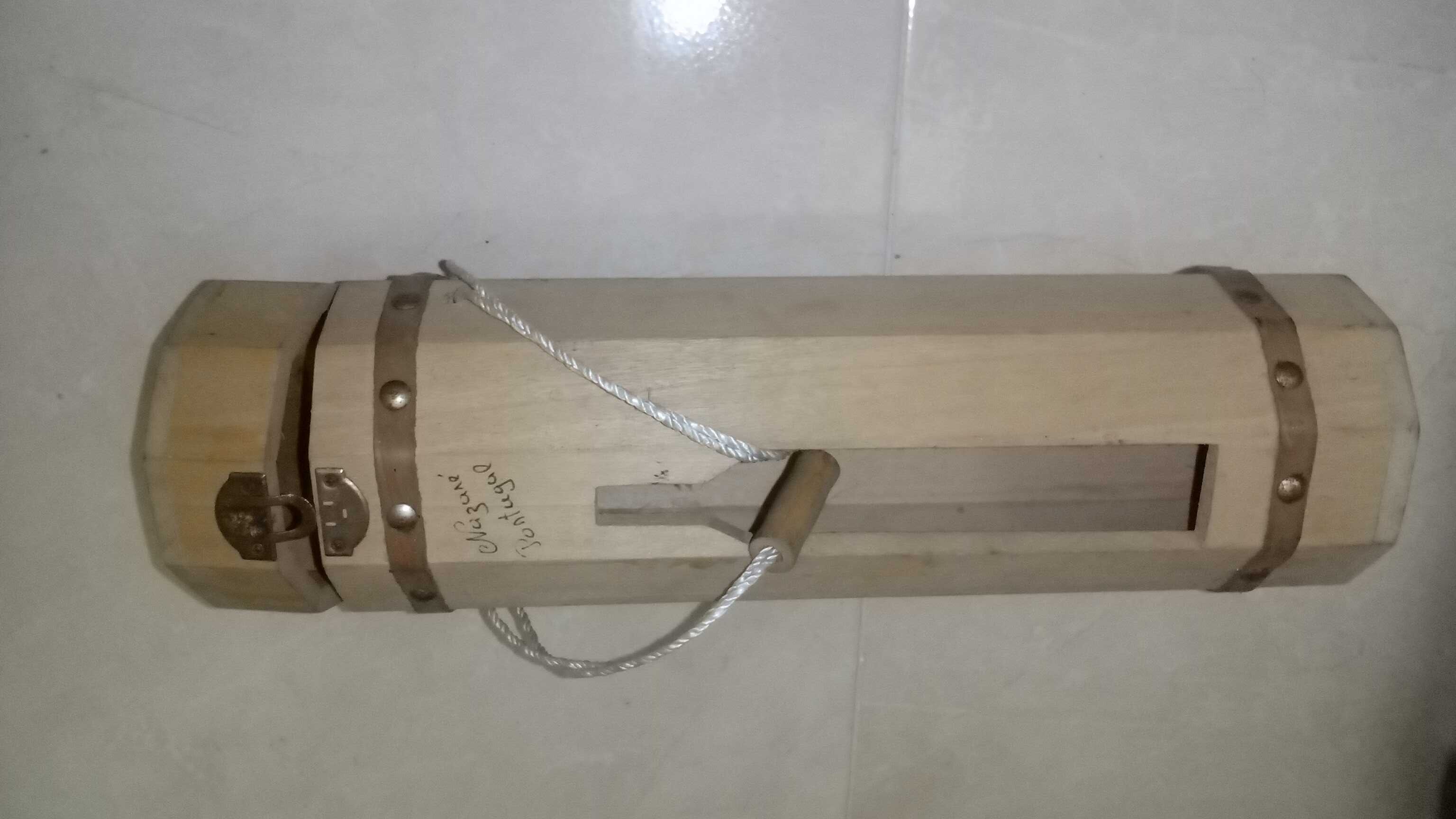 caixa para garrafa em madeira da nazaré