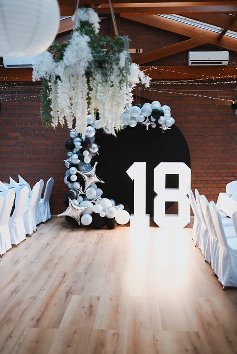 Stelaż na ściankę dekoracyjną + pokrowiec 2.20 m