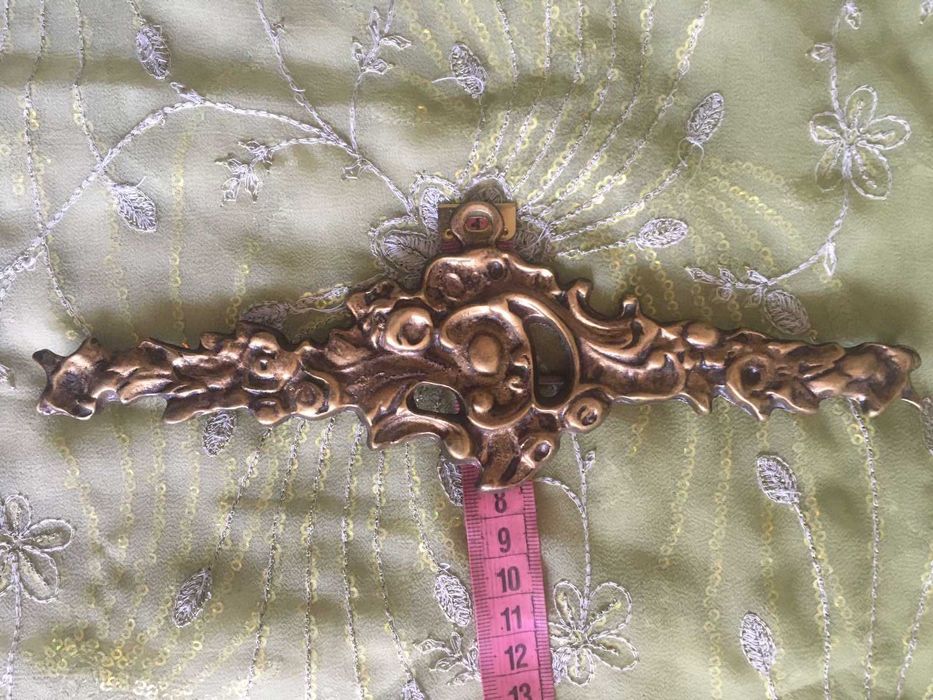 Старинные детали к мебели двери и др.