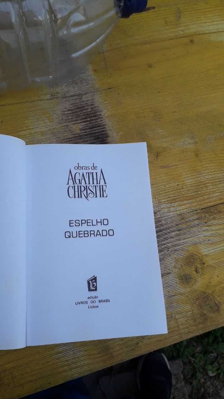 Livro Espelho Quebrado - Poirot e os 4 relogios de Agatha Christie