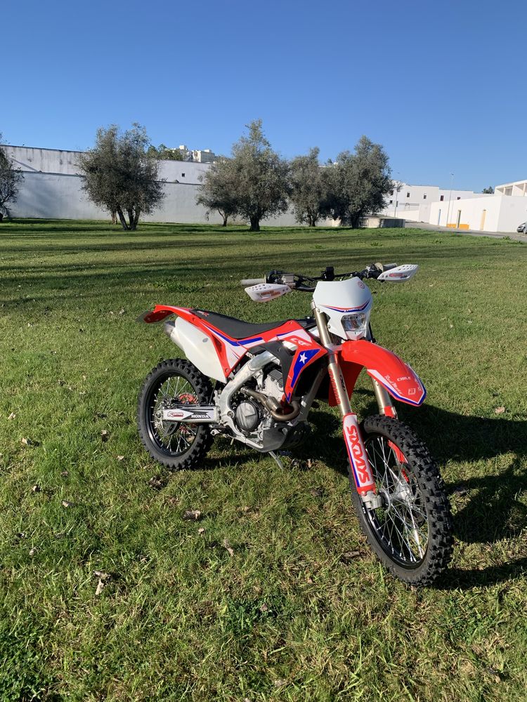 Honda CRF 250 Red Moto