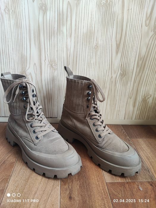 Продам замшевые ботинки Zara