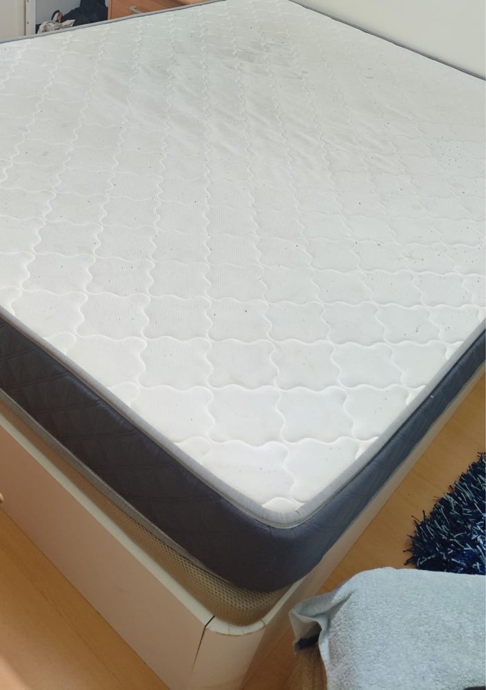 Cama box com o colchão