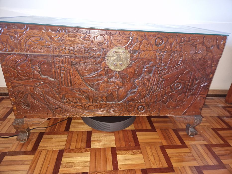 Arca chinesa de cânfora completa e com vidro