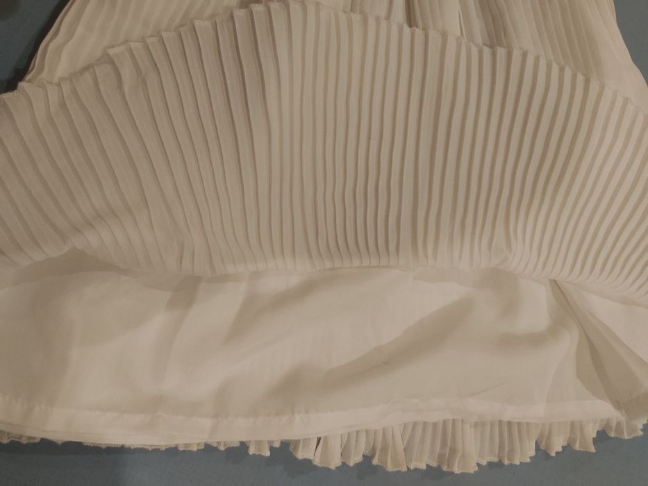 2 vestidinhos de cerimónia novos 4/5 e 5/6 anos