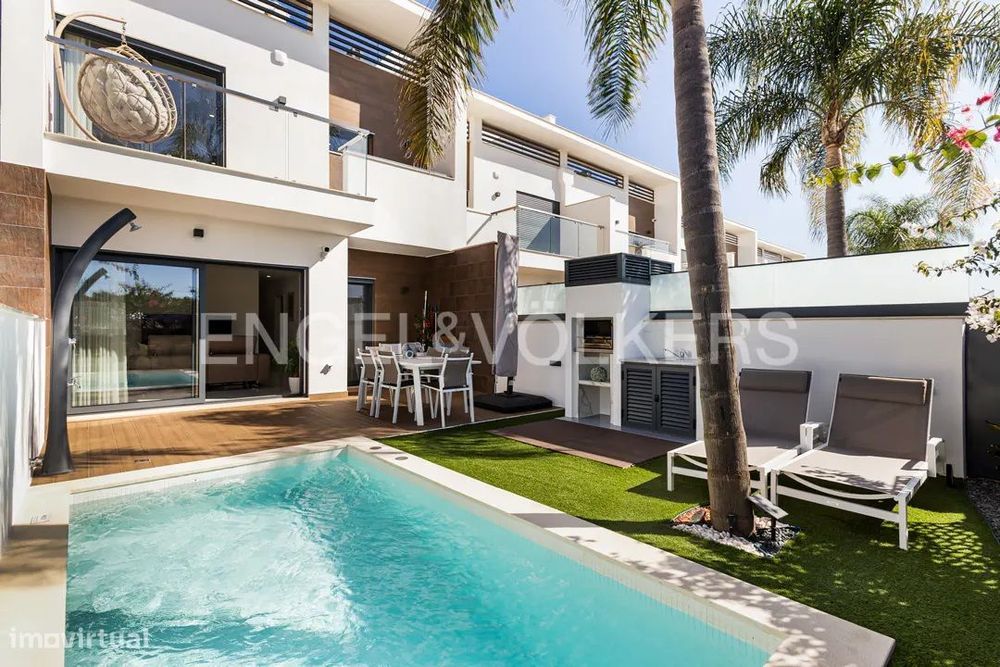 Moderna moradia em banda V3 com piscina privada