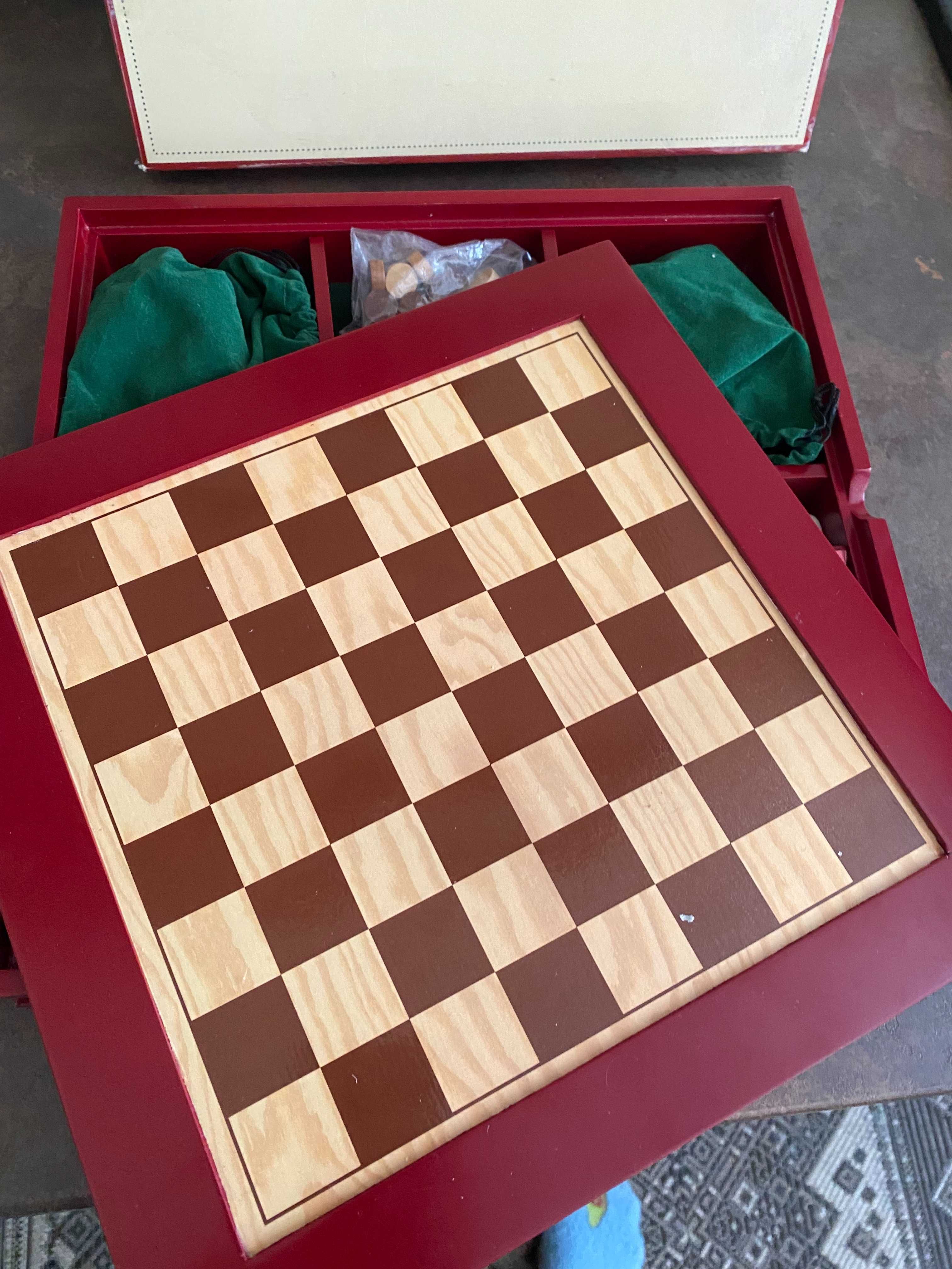 набор классических настольных игр шахматы, нарды ... дерево