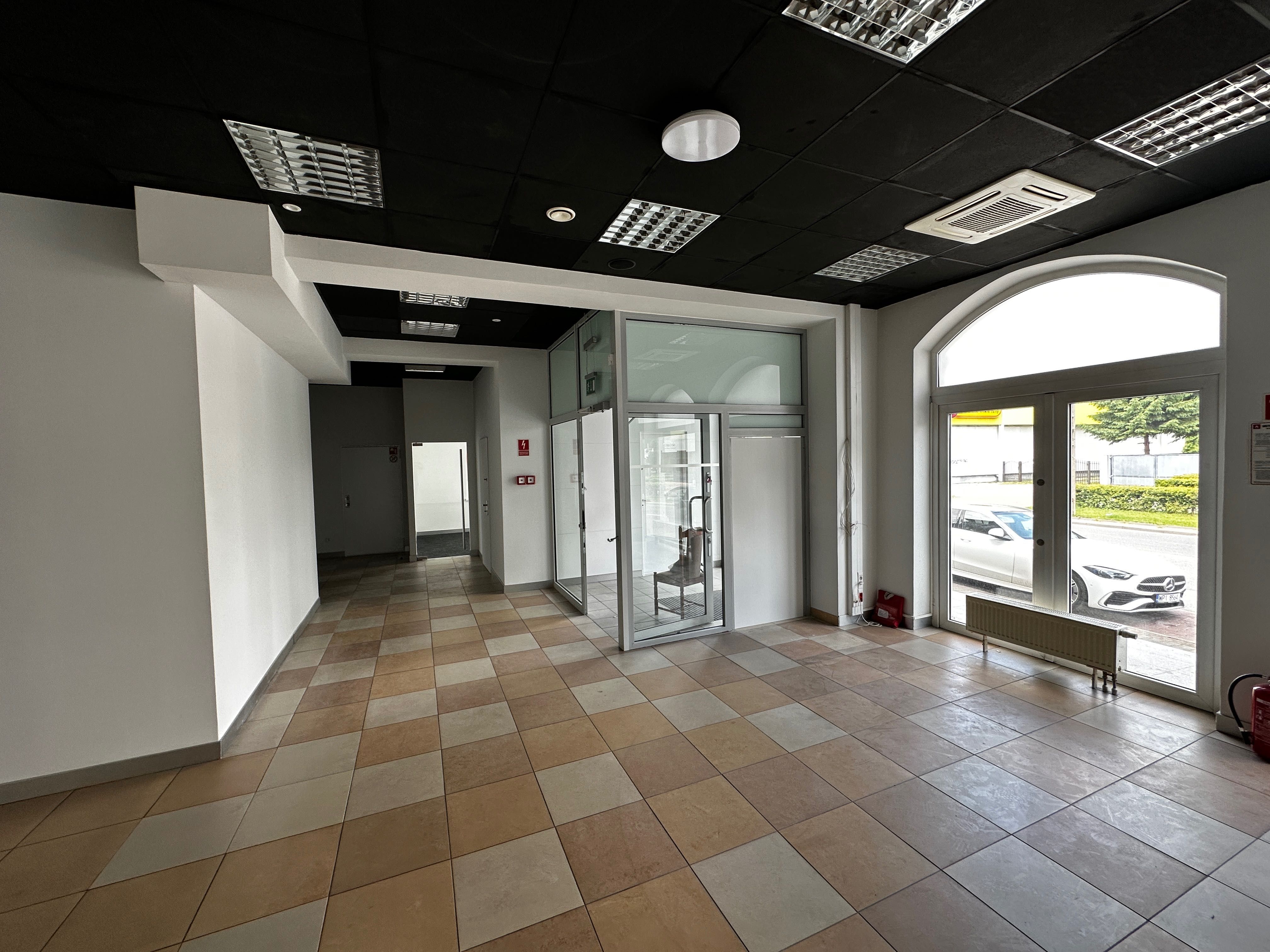 Lokal usługowo-handlowy w centrum Skierniewic