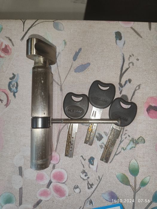 Сердцевина замка и три ключа