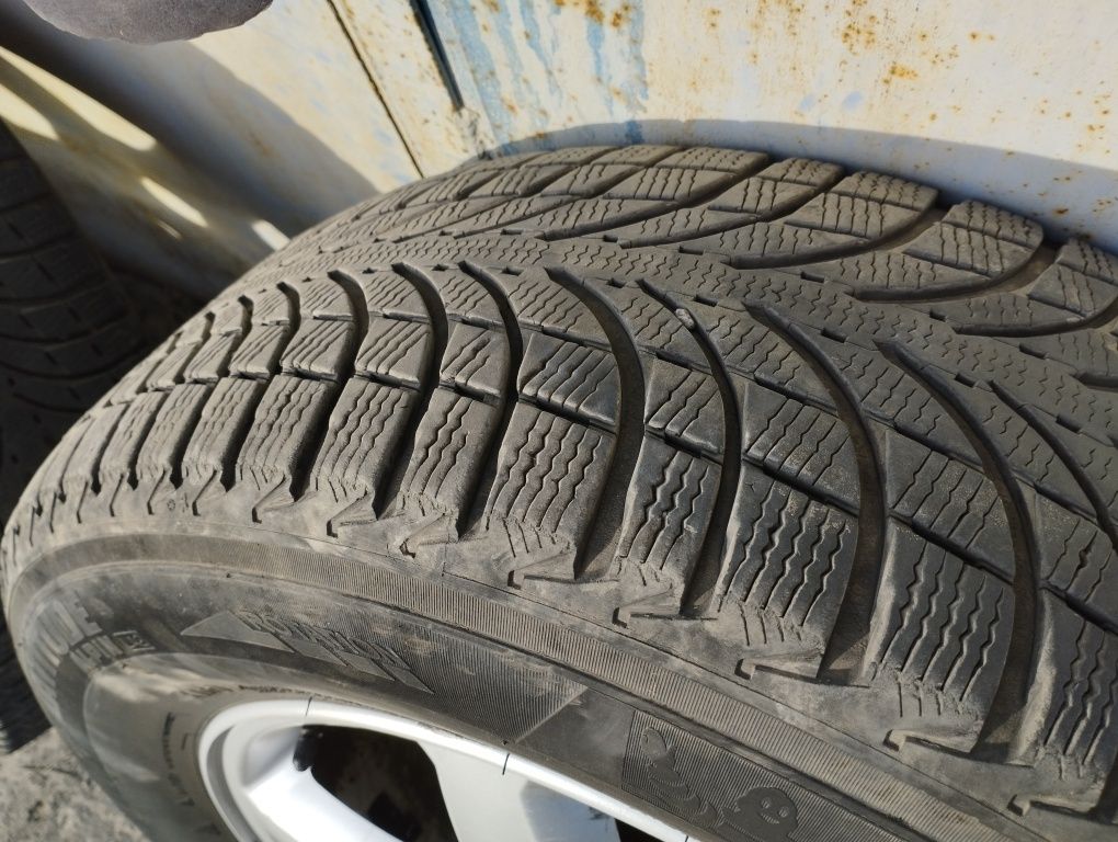 Зимові б/в шини Michelin 235*65 r17