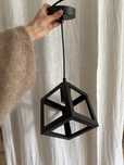 Lampa żyrandol industrialny geometryczny czarny minimalistyczny