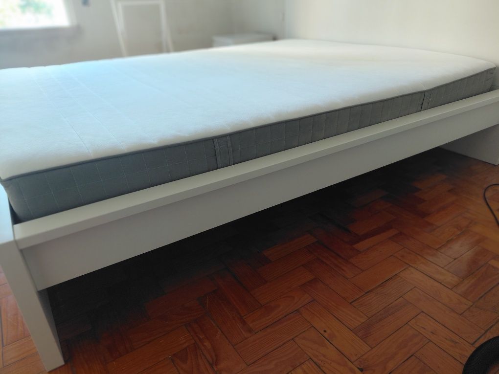 Cama de casal MALM