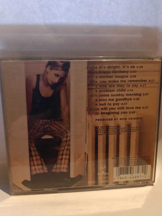 cd Leah Andreone (Veiled)