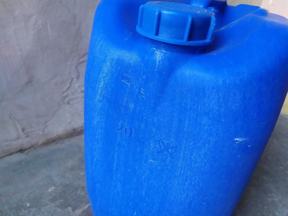 Каністри пластмасові 20 літрів