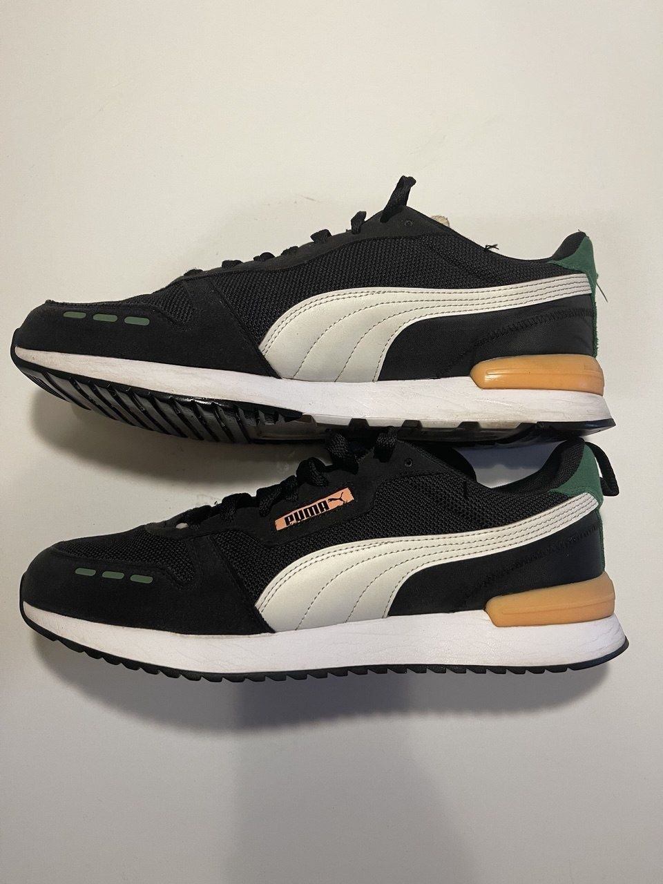Кроссовки фирмы Puma.