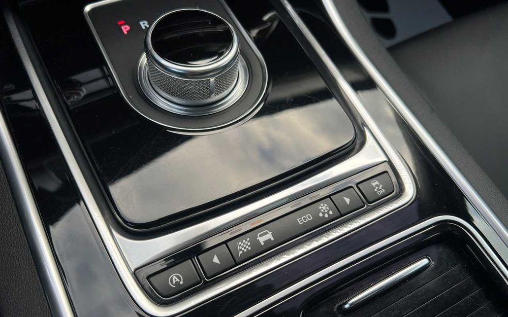 Jaguar XF 2015 рік