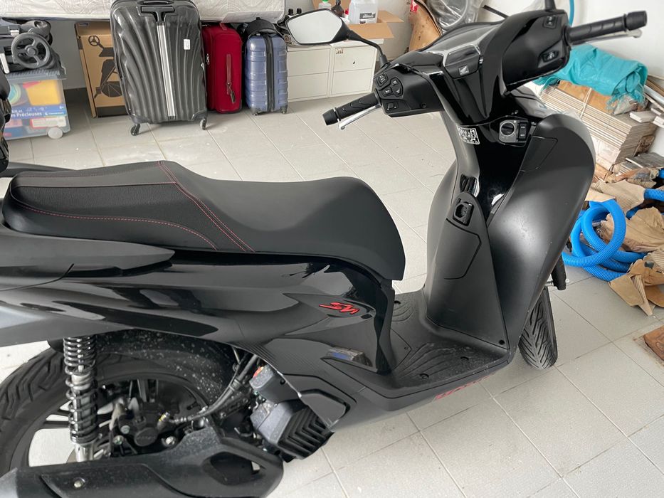 Honda sh125I Smart topbox preta nova só fez 200km
