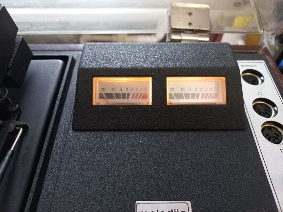 Продам програвач melodija-stereo з колонками