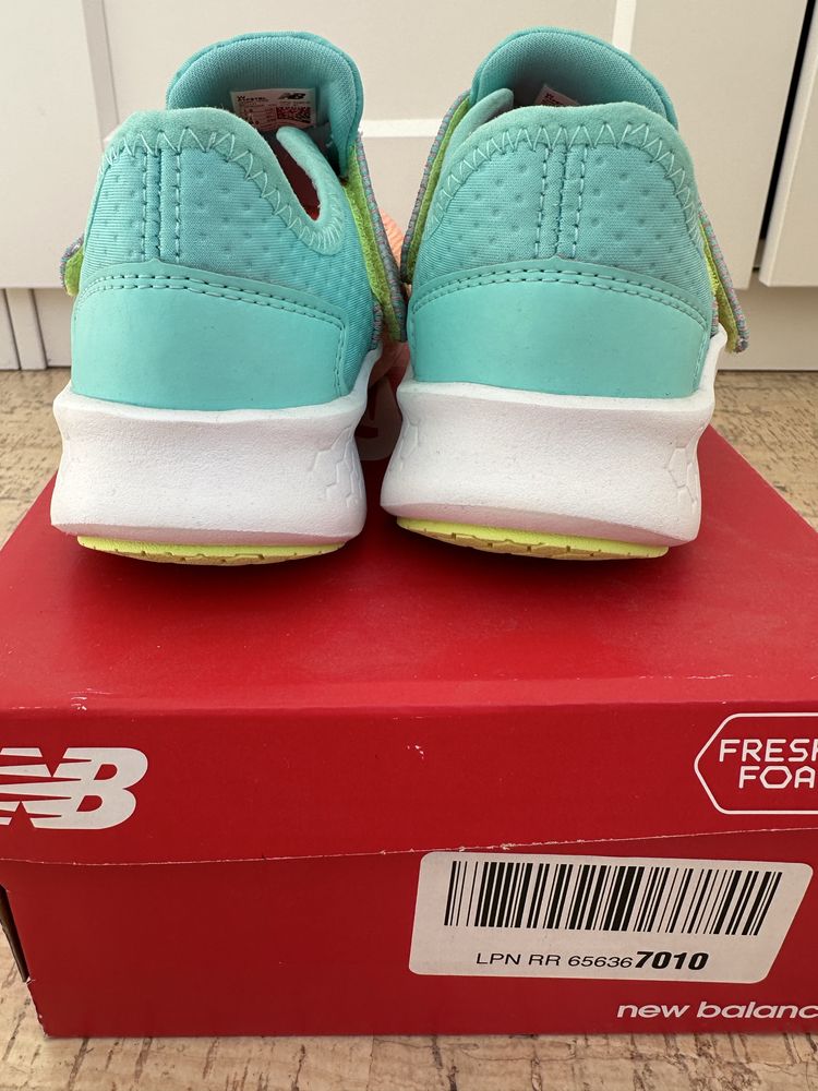 Кросівки для дівчинки New Balance (оригінал), р.33