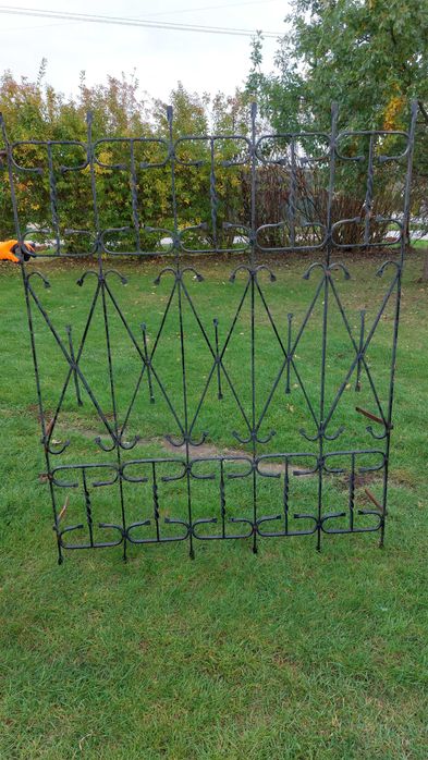 Kute  ogrodzenie kraty używane.