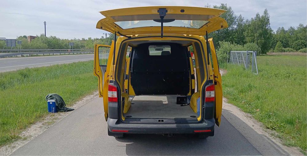 Zadbany Volkwagen T5 Transporter