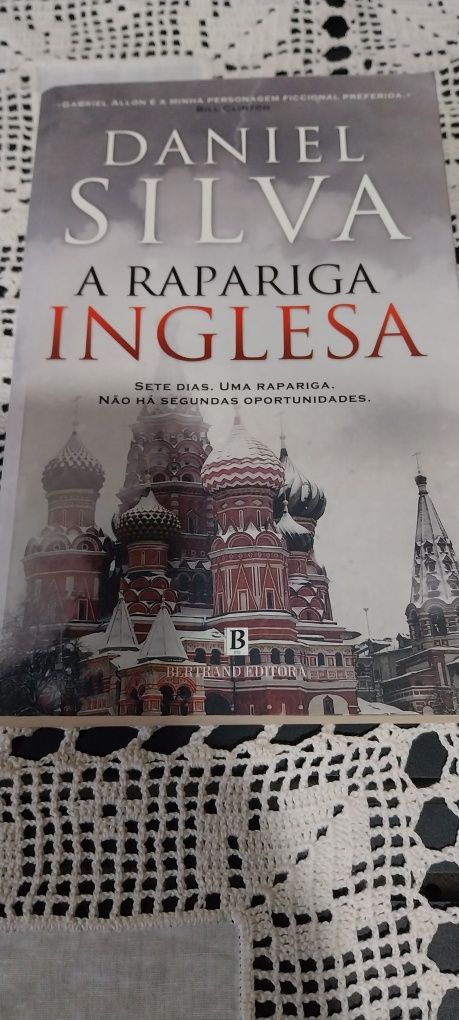 A rapariga inglesa. Portes incluídos