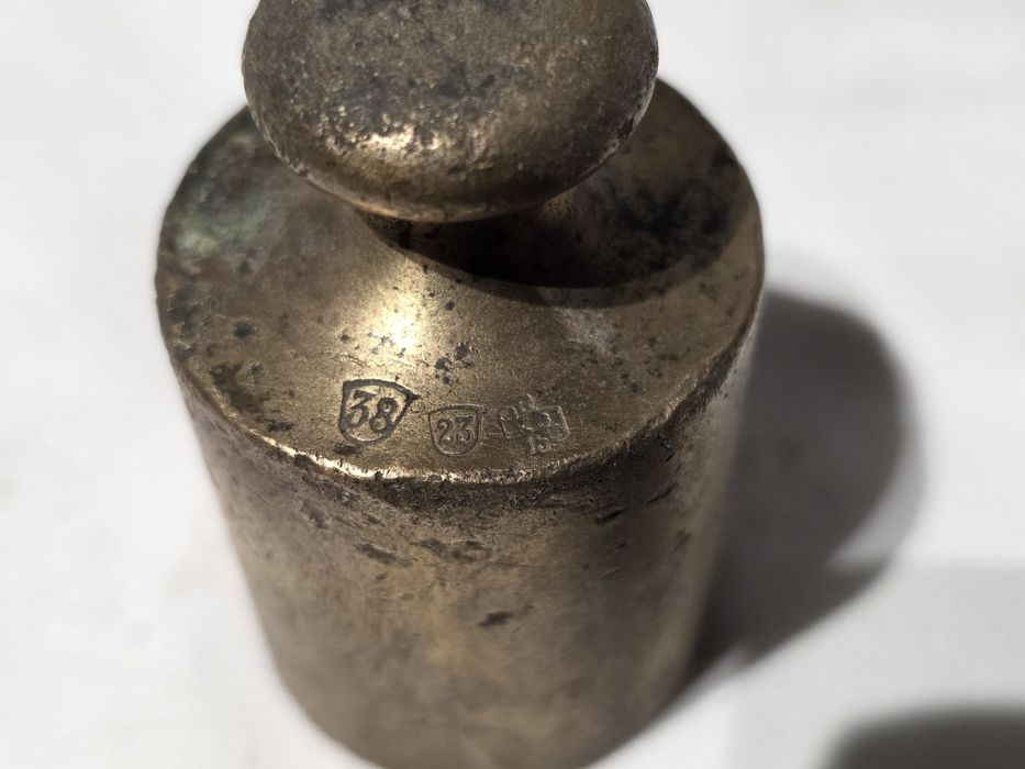 Odważnik mosiężny 0.5kg z 1923r.