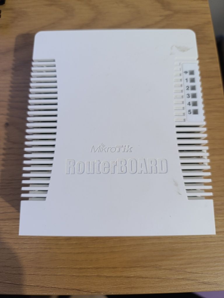 Маршрутизатор MikroTik RB951Ui-2HnD