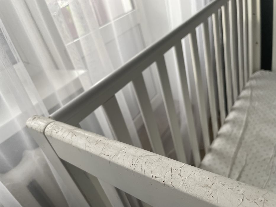 Дитяче ліжечко з матрасом