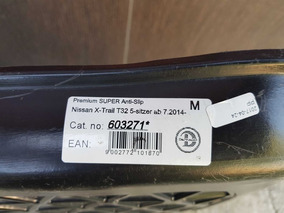 Nissan X-Trail T32 SUV 5 siedzeń 07.2014- mata bagażnika