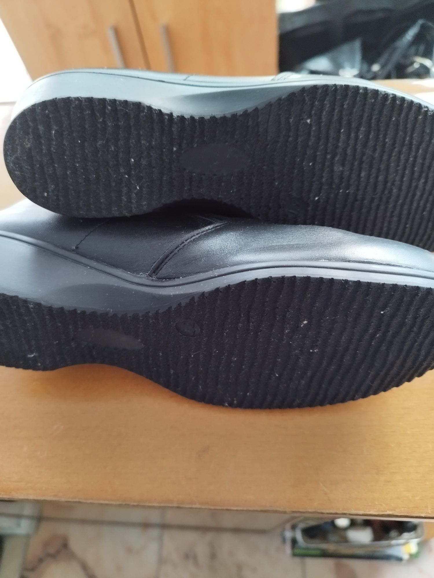 Botins pretos em pele