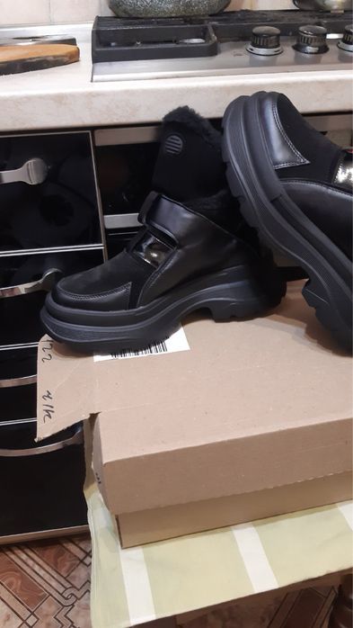 зимние женские ботинки