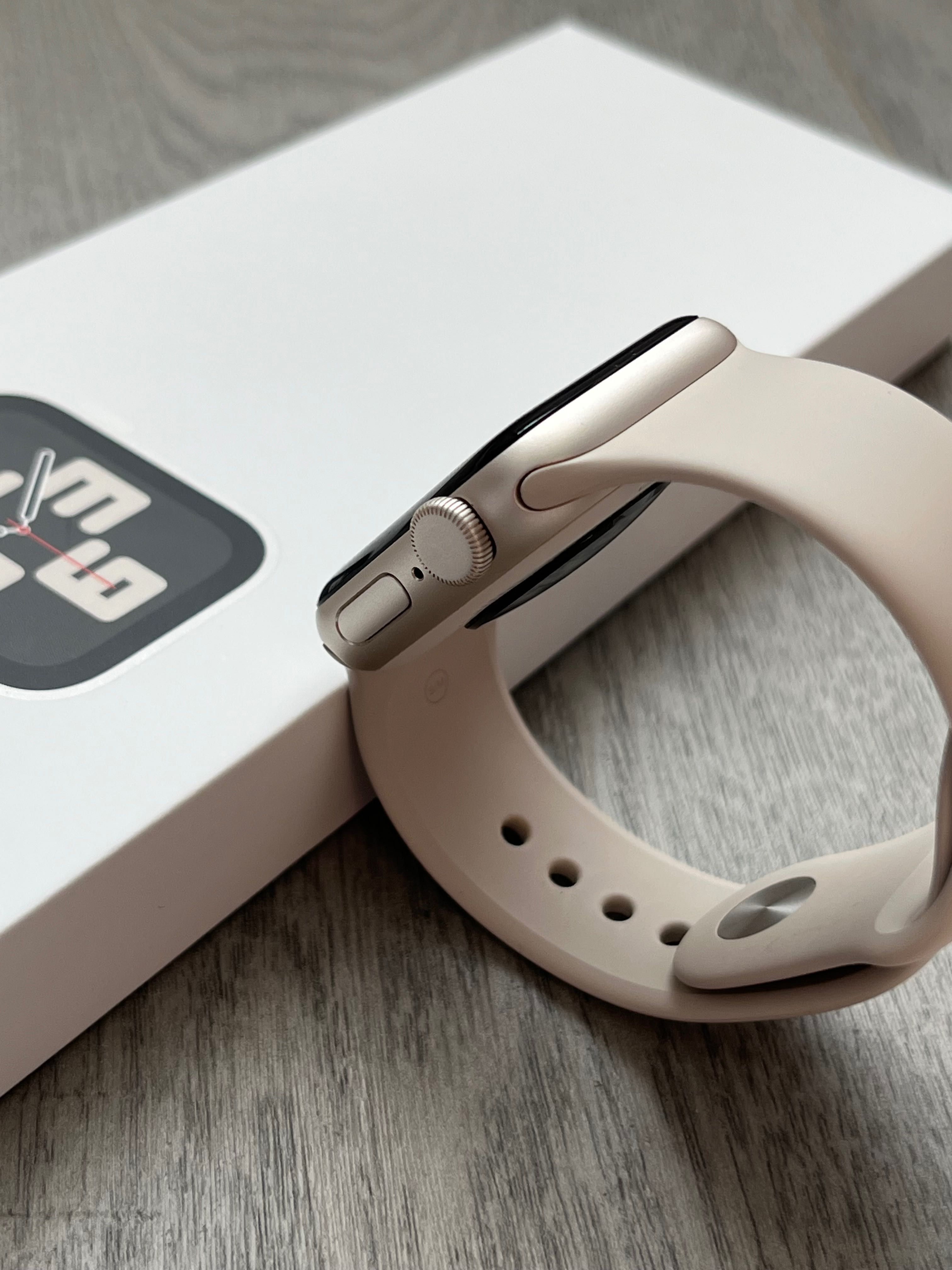 Apple Watch SE (Gen-2) 40mm Starlight