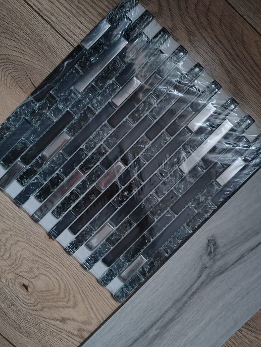 Sprzedam Płytki podłogowe i dekor