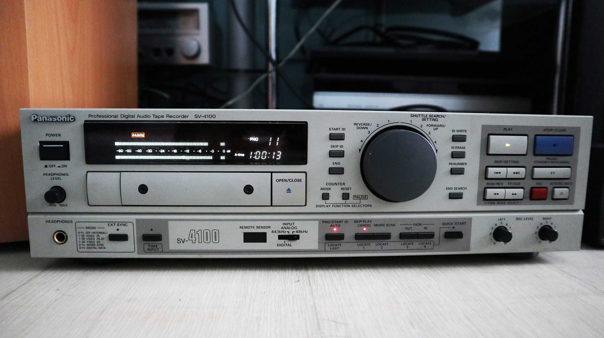 Мульти трековый рекордер Panasonic SV4100 DAT и ЦАП (4 шт. PCM56)