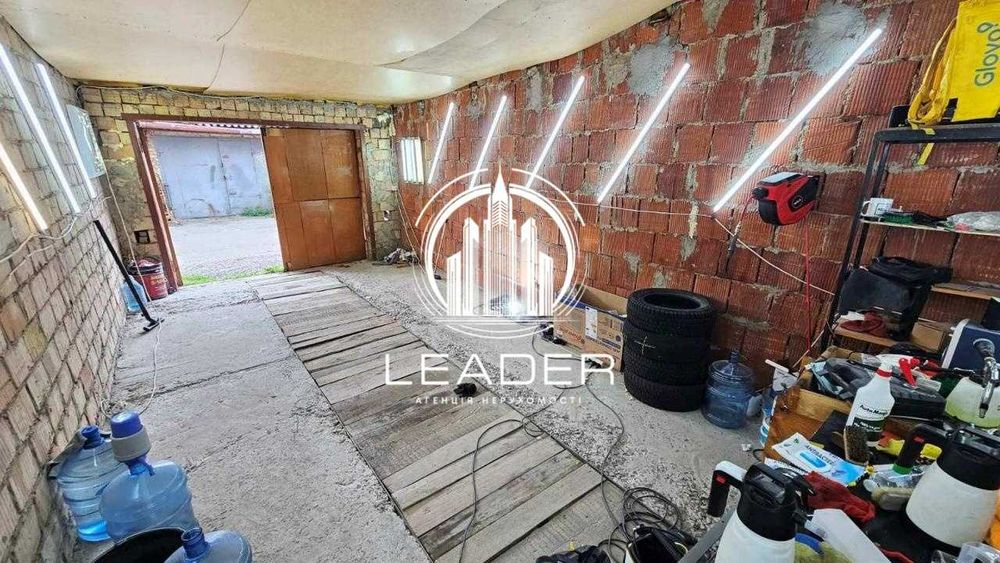 Кирпичный гараж 45 м2, м. Осокорки, Бабича, через дорогу ЖК Причал, 8.