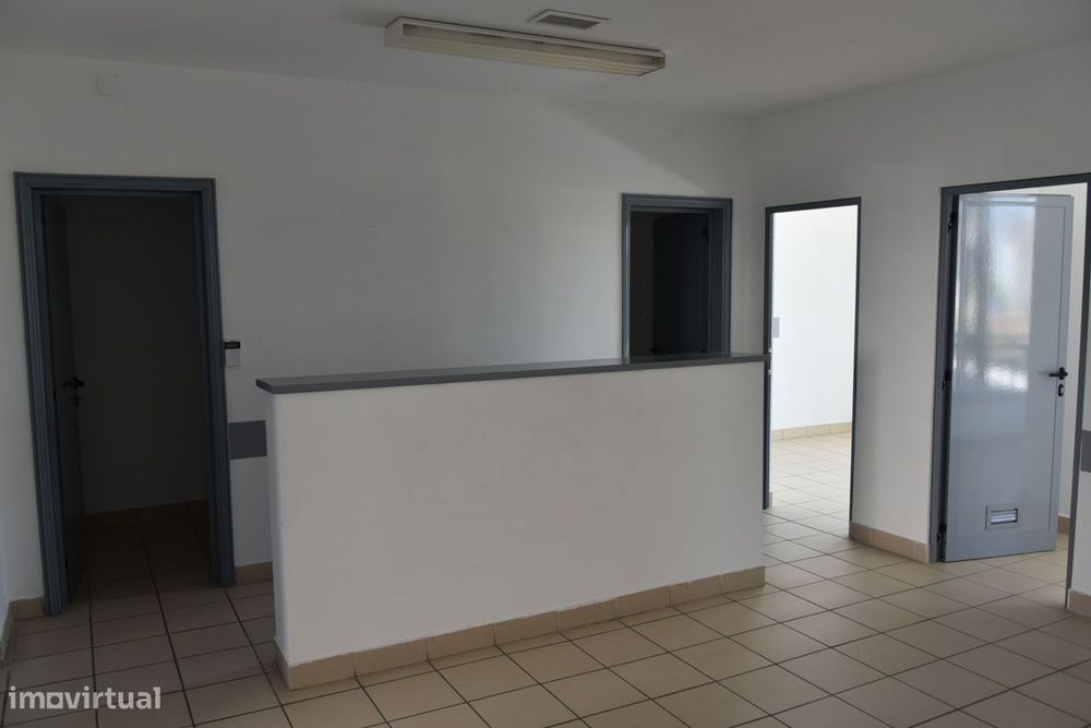 Loja p/comércio, para clínica médica  - Vila Nova de Poiares