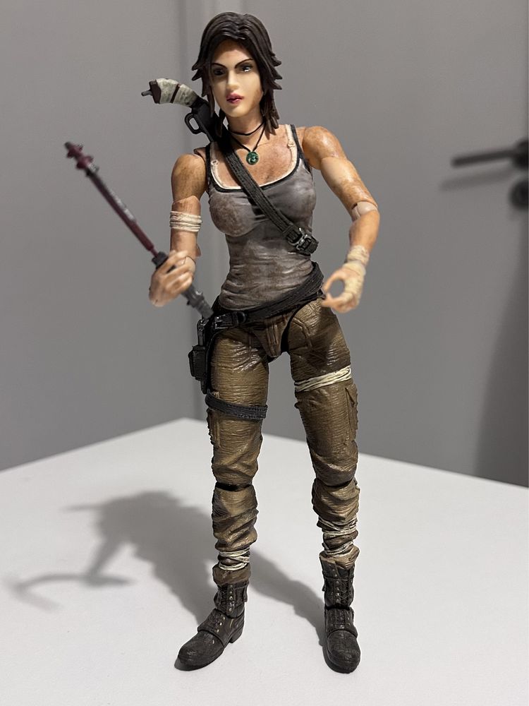 Figura lara Croft tom Raider edição colecionador