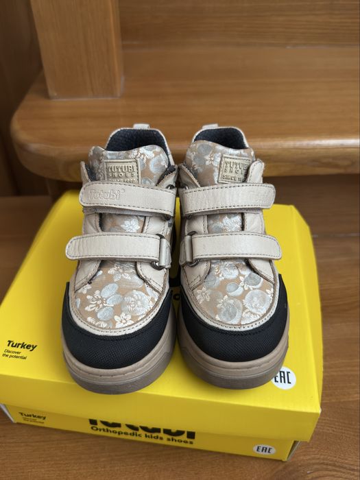 Демісезонні черевики для дівчинки Tutubi 27р.