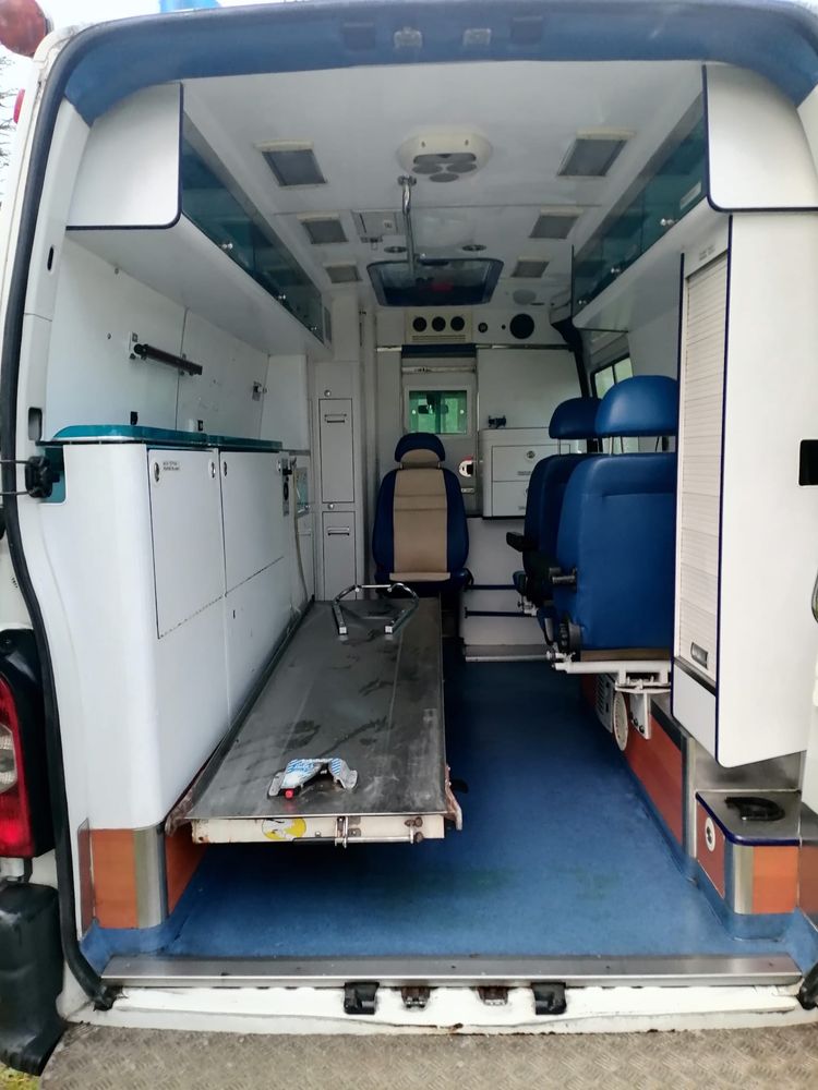 Ambulans Renault master 2.5 DCI