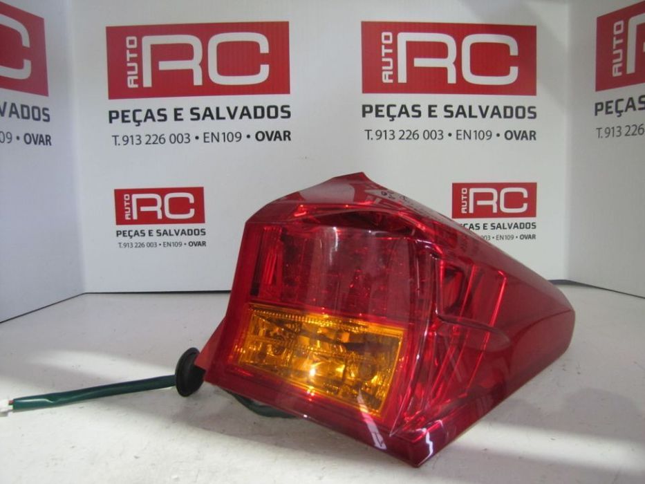 Farolim Toyota Auris de 2017