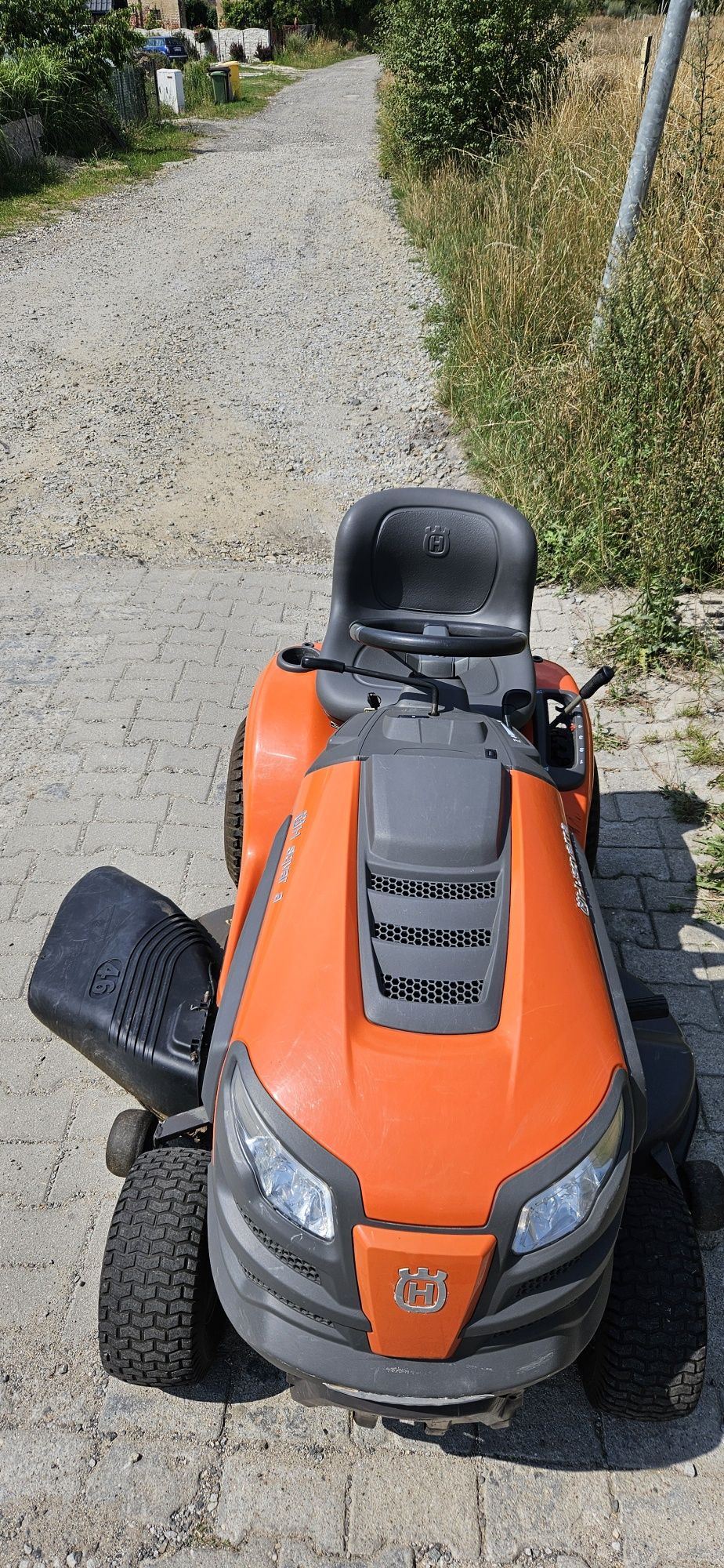Traktorek koszący Husqvarna yth21k46 wyrzut boczny i kosz
