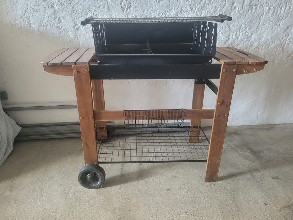 Grelhador a carvão com suporte Novo