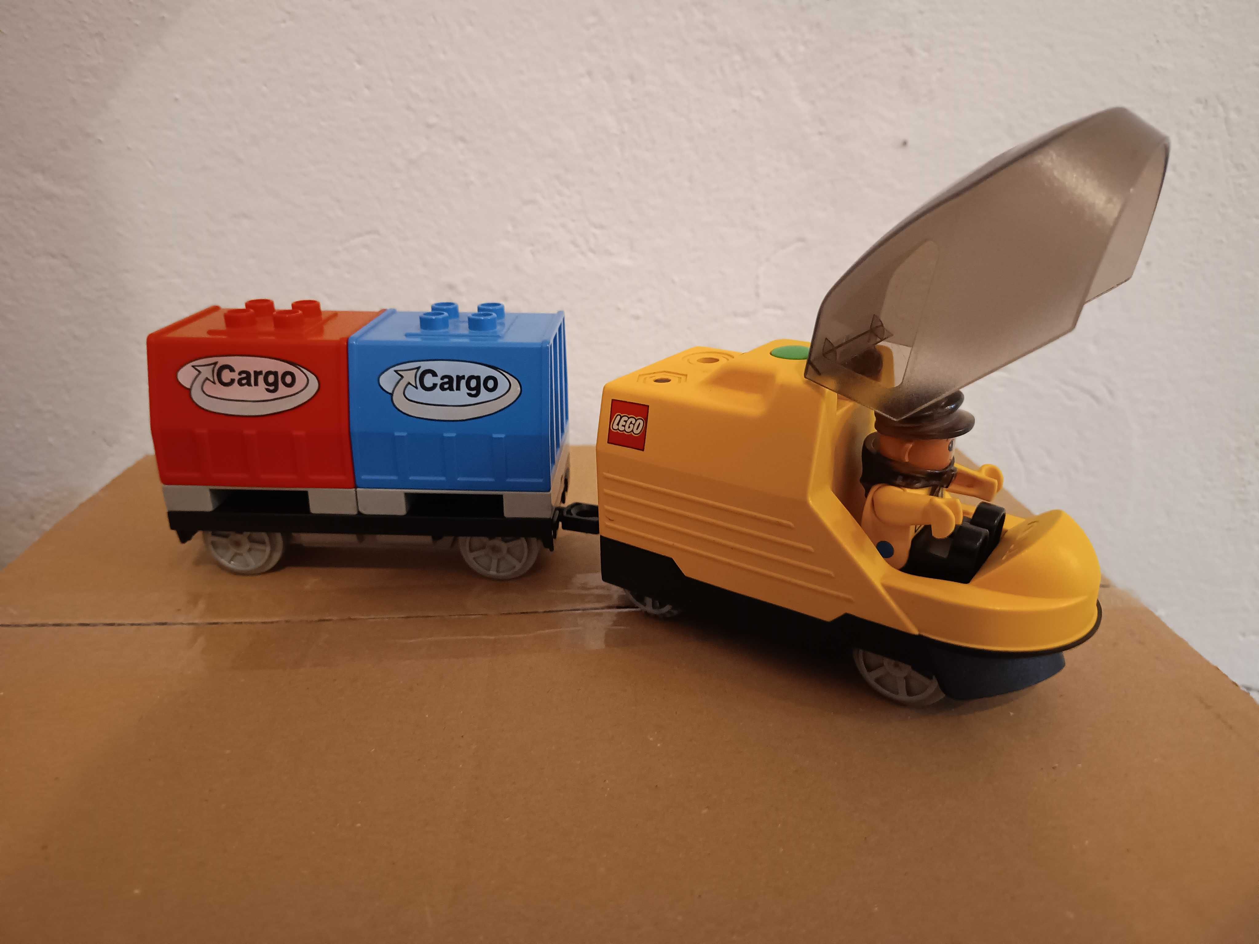 Inteligentna lokomotywa lego duplo z wagonem inteligentnym cargo