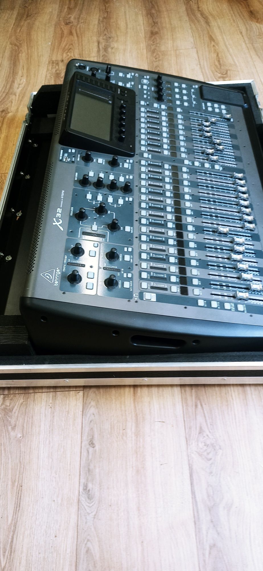 Behringer X32 full + case