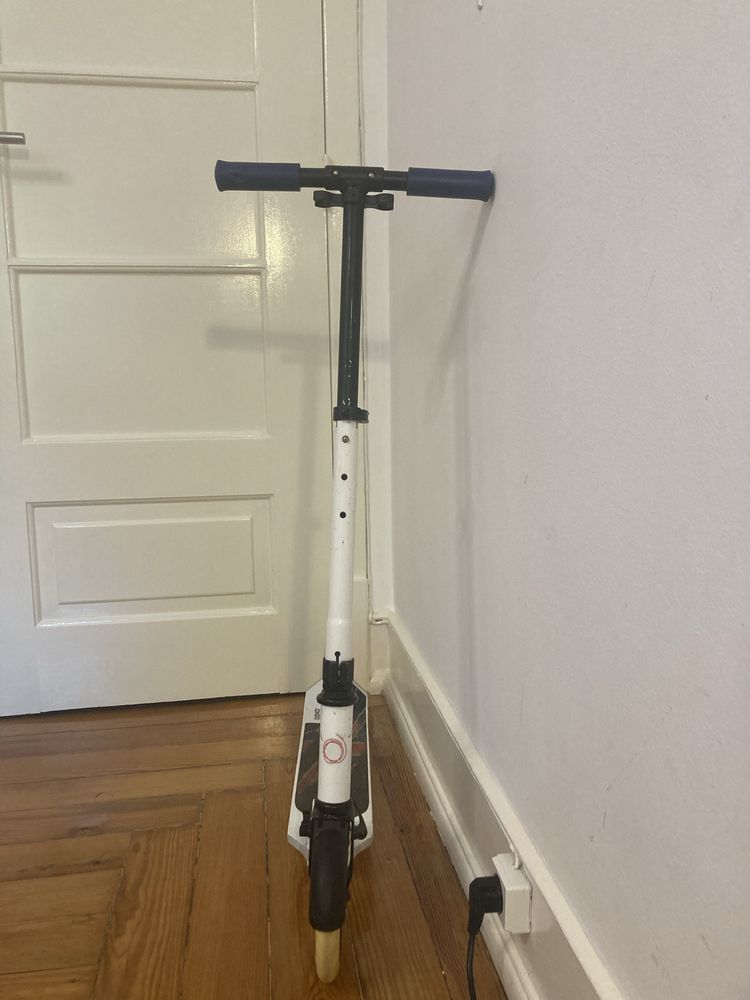 Trotinete de criança em ótimo estado