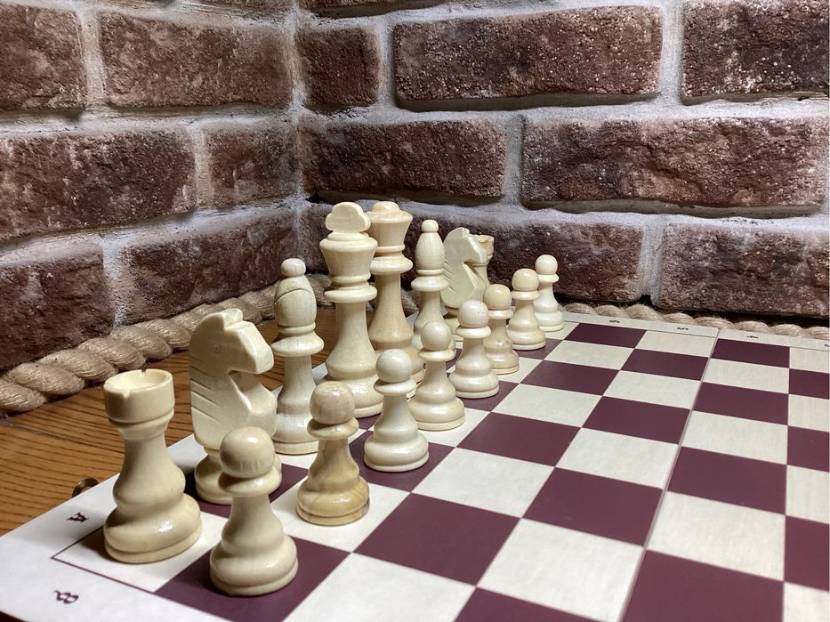 Шахи шахматы дерев'яні  Нові! Турнірні розмір дошки 40х40см